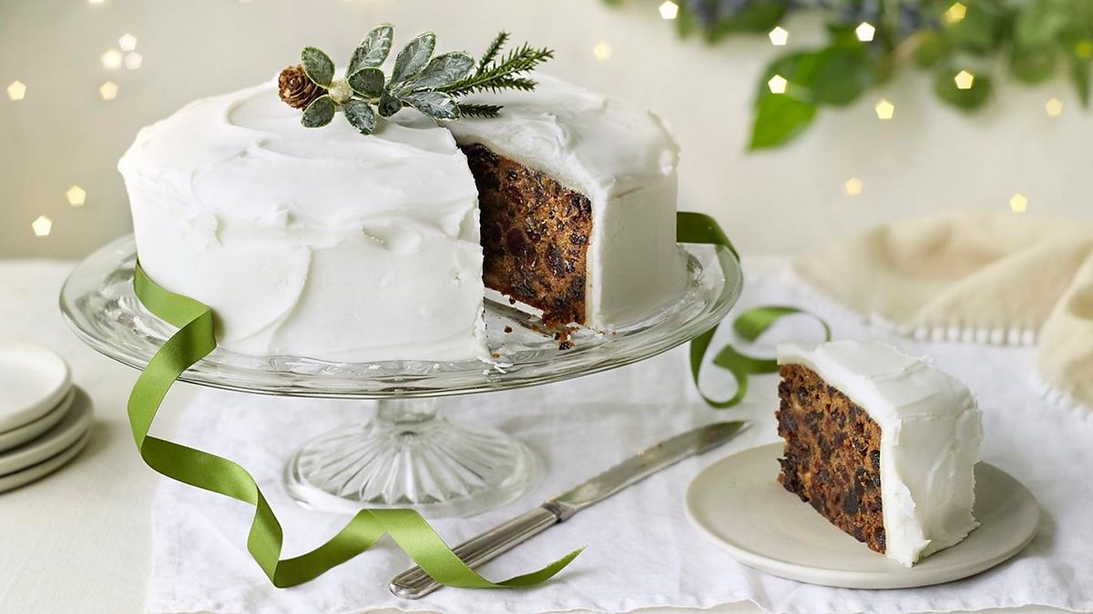 Bank Farm Iced Christmas Cake